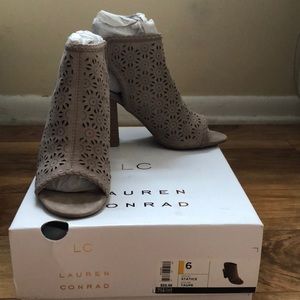 LC Lauren Conrad Statice Cutout Ankle Boots (Sz 6)